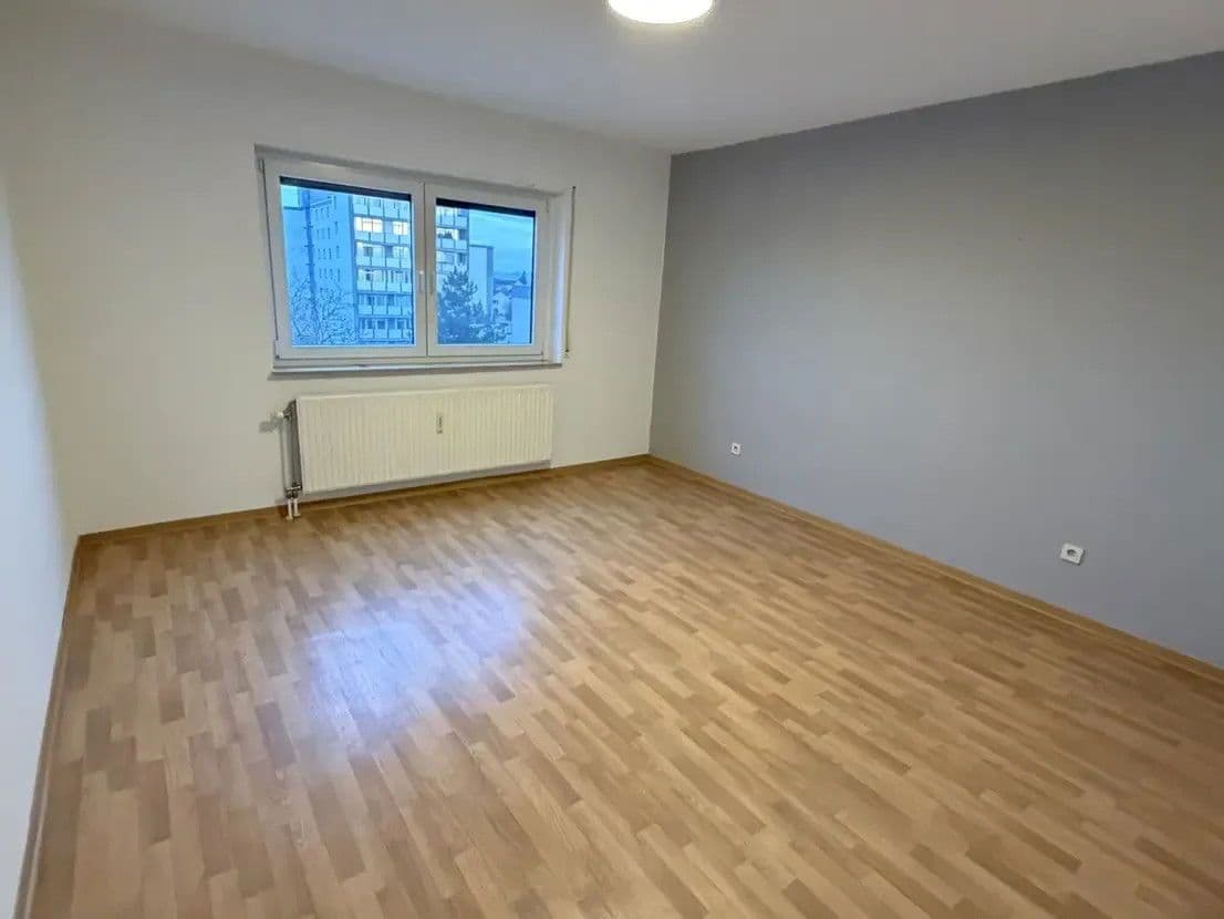 Pronájem bytu 3+1 90 m², Friedrich-Naumann Straße 17, Ludwigshafen am Rhein, Porýní-Falc Pronájem bytu 3+1 90 m², Friedrich-Naumann Straße 17, Ludwigshafen am Rhein, Porýní-Falc