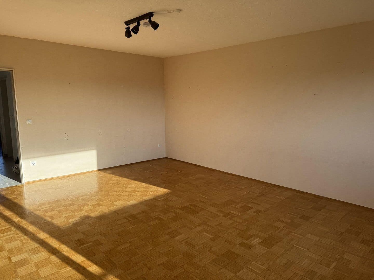 Pronájem bytu 3+1 90 m², Friedrich-Naumann Straße 17, Ludwigshafen am Rhein, Porýní-Falc Pronájem bytu 3+1 90 m², Friedrich-Naumann Straße 17, Ludwigshafen am Rhein, Porýní-Falc