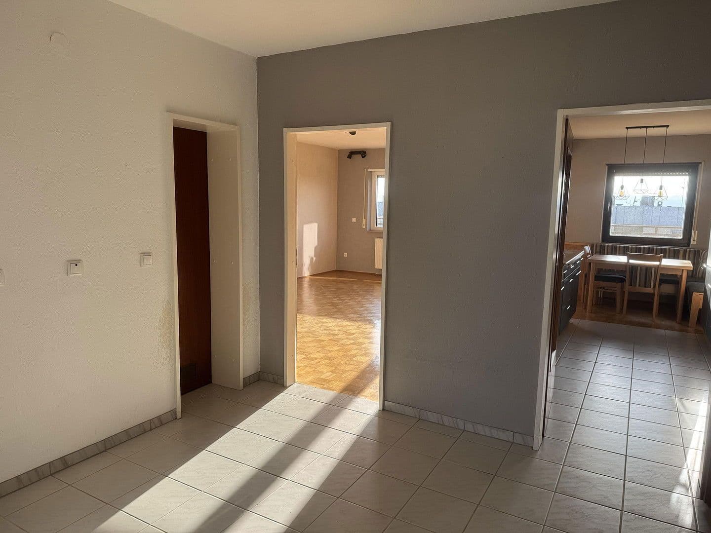 Pronájem bytu 3+1 90 m², Friedrich-Naumann Straße 17, Ludwigshafen am Rhein, Porýní-Falc Pronájem bytu 3+1 90 m², Friedrich-Naumann Straße 17, Ludwigshafen am Rhein, Porýní-Falc