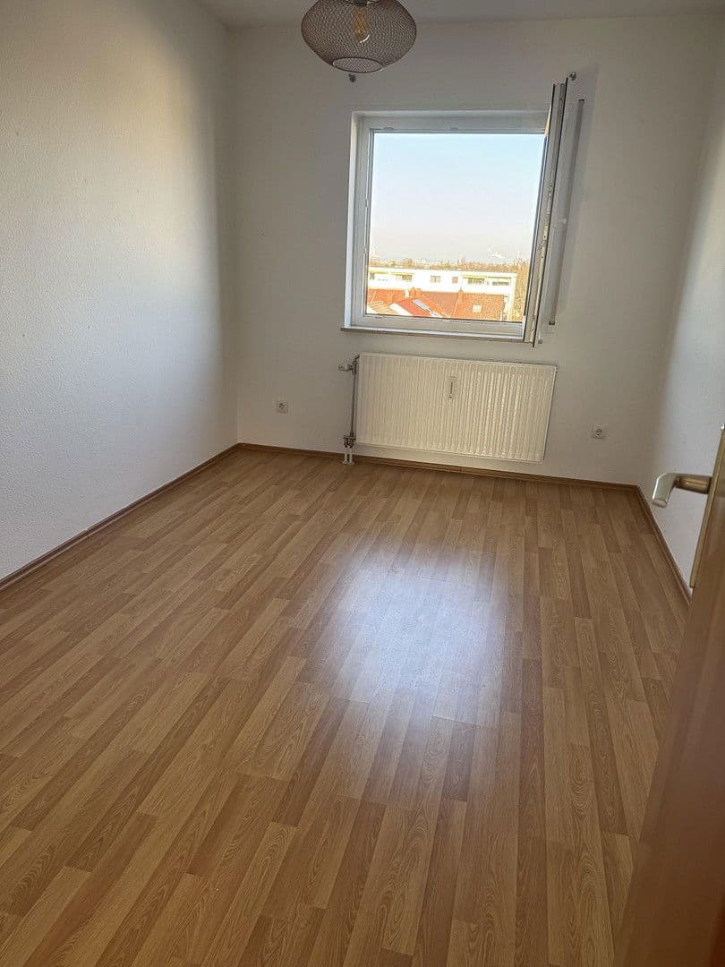 Pronájem bytu 3+1 90 m², Friedrich-Naumann Straße 17, Ludwigshafen am Rhein, Porýní-Falc Pronájem bytu 3+1 90 m², Friedrich-Naumann Straße 17, Ludwigshafen am Rhein, Porýní-Falc