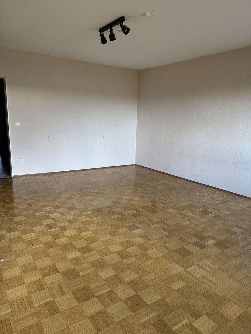 Pronájem bytu 3+1 90 m², Friedrich-Naumann Straße 17, Ludwigshafen am Rhein, Porýní-Falc Pronájem bytu 3+1 90 m², Friedrich-Naumann Straße 17, Ludwigshafen am Rhein, Porýní-Falc