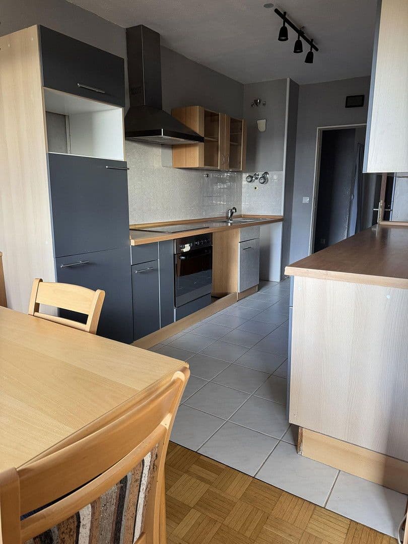 Pronájem bytu 3+1 90 m², Friedrich-Naumann Straße 17, Ludwigshafen am Rhein, Porýní-Falc Pronájem bytu 3+1 90 m², Friedrich-Naumann Straße 17, Ludwigshafen am Rhein, Porýní-Falc