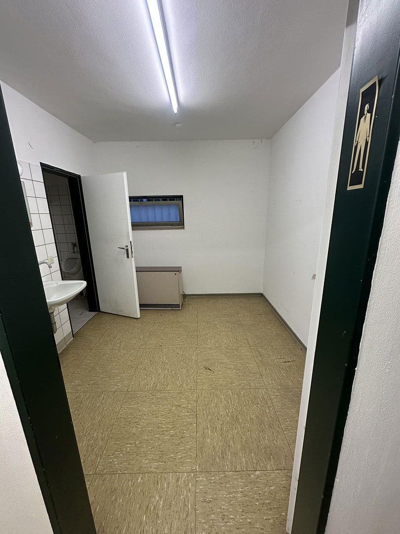 Pronájem nebytového prostoru 1.232 m², MierendorffWeg 19, Essen, Severní Porýní-Vestfálsko Pronájem nebytového prostoru 1.232 m², MierendorffWeg 19, Essen, Severní Porýní-Vestfálsko