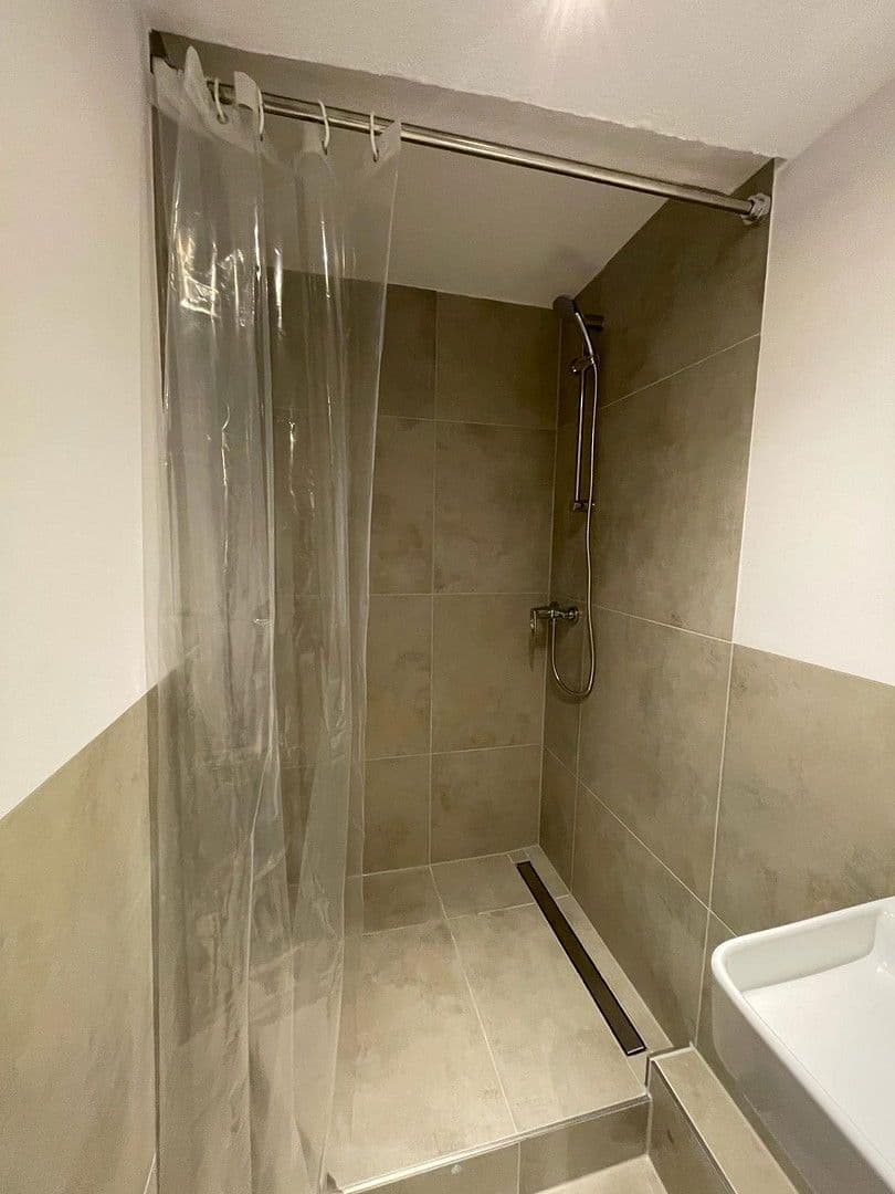 Pronájem bytu 2+1 59 m², Schiersteiner Straße 8, Wiesbaden, Hessen Pronájem bytu 2+1 59 m², Schiersteiner Straße 8, Wiesbaden, Hessen