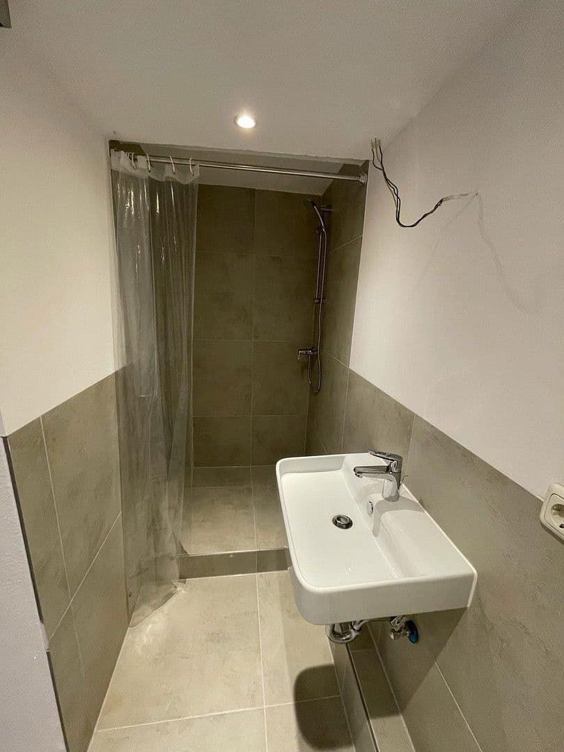 Pronájem bytu 2+1 59 m², Schiersteiner Straße 8, Wiesbaden, Hessen Pronájem bytu 2+1 59 m², Schiersteiner Straße 8, Wiesbaden, Hessen