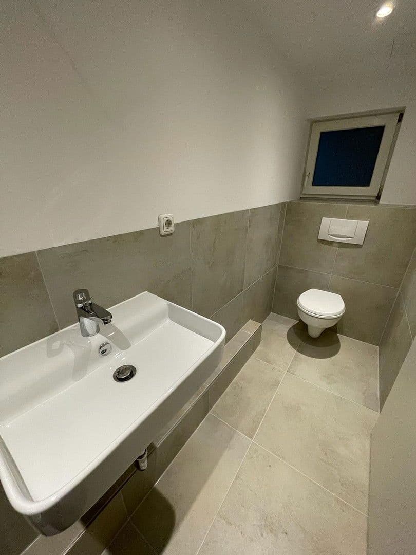 Pronájem bytu 2+1 59 m², Schiersteiner Straße 8, Wiesbaden, Hessen Pronájem bytu 2+1 59 m², Schiersteiner Straße 8, Wiesbaden, Hessen