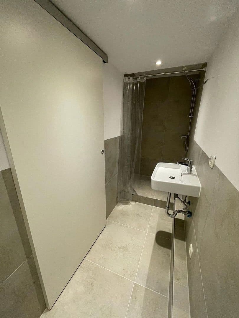 Pronájem bytu 2+1 59 m², Schiersteiner Straße 8, Wiesbaden, Hessen Pronájem bytu 2+1 59 m², Schiersteiner Straße 8, Wiesbaden, Hessen