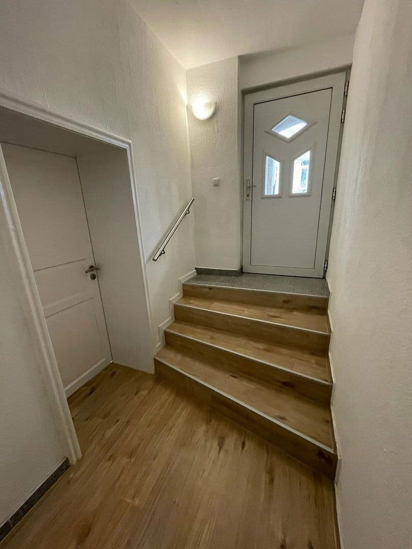 Pronájem bytu 2+1 59 m², Schiersteiner Straße 8, Wiesbaden, Hessen Pronájem bytu 2+1 59 m², Schiersteiner Straße 8, Wiesbaden, Hessen