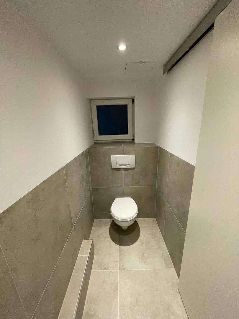 Pronájem bytu 2+1 59 m², Schiersteiner Straße 8, Wiesbaden, Hessen Pronájem bytu 2+1 59 m², Schiersteiner Straße 8, Wiesbaden, Hessen