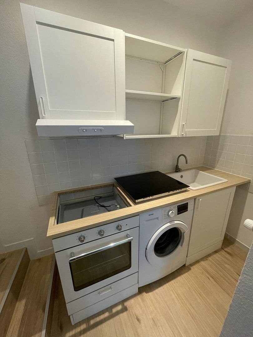 Pronájem bytu 2+1 59 m², Schiersteiner Straße 8, Wiesbaden, Hessen Pronájem bytu 2+1 59 m², Schiersteiner Straße 8, Wiesbaden, Hessen