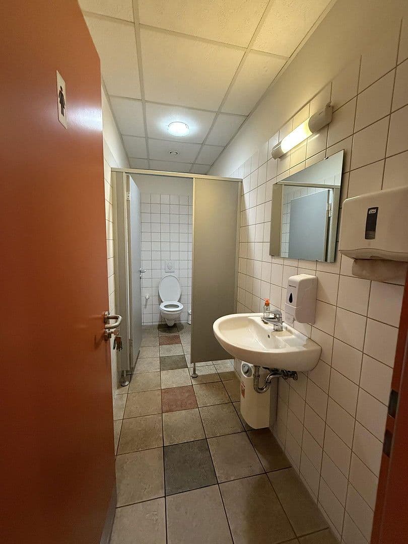 Pronájem nebytového prostoru 128 m², Berliner Platz 1, ludwigshafen, Porýní-Falc Pronájem nebytového prostoru 128 m², Berliner Platz 1, ludwigshafen, Porýní-Falc