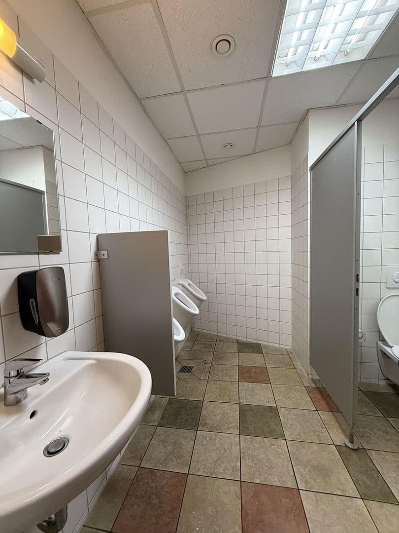 Pronájem nebytového prostoru 128 m², Berliner Platz 1, ludwigshafen, Porýní-Falc Pronájem nebytového prostoru 128 m², Berliner Platz 1, ludwigshafen, Porýní-Falc