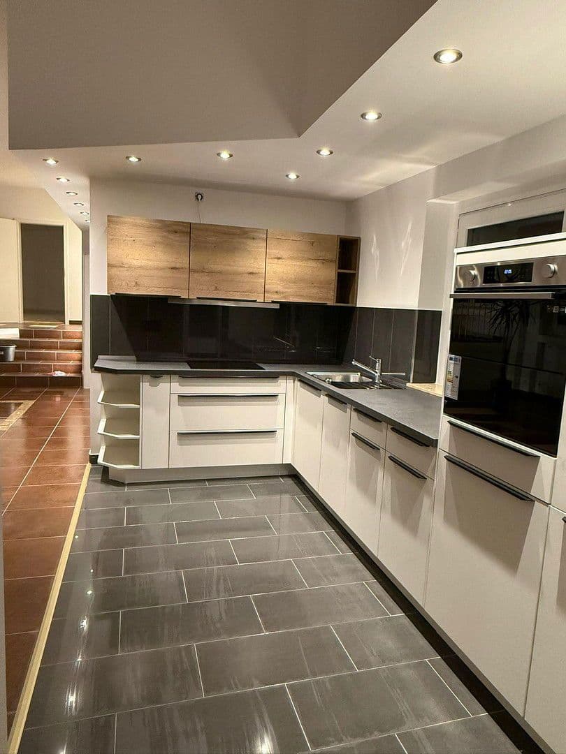 Pronájem bytu 2+1 76 m², Wuppertal, Severní Porýní-Vestfálsko Pronájem bytu 2+1 76 m², Wuppertal, Severní Porýní-Vestfálsko