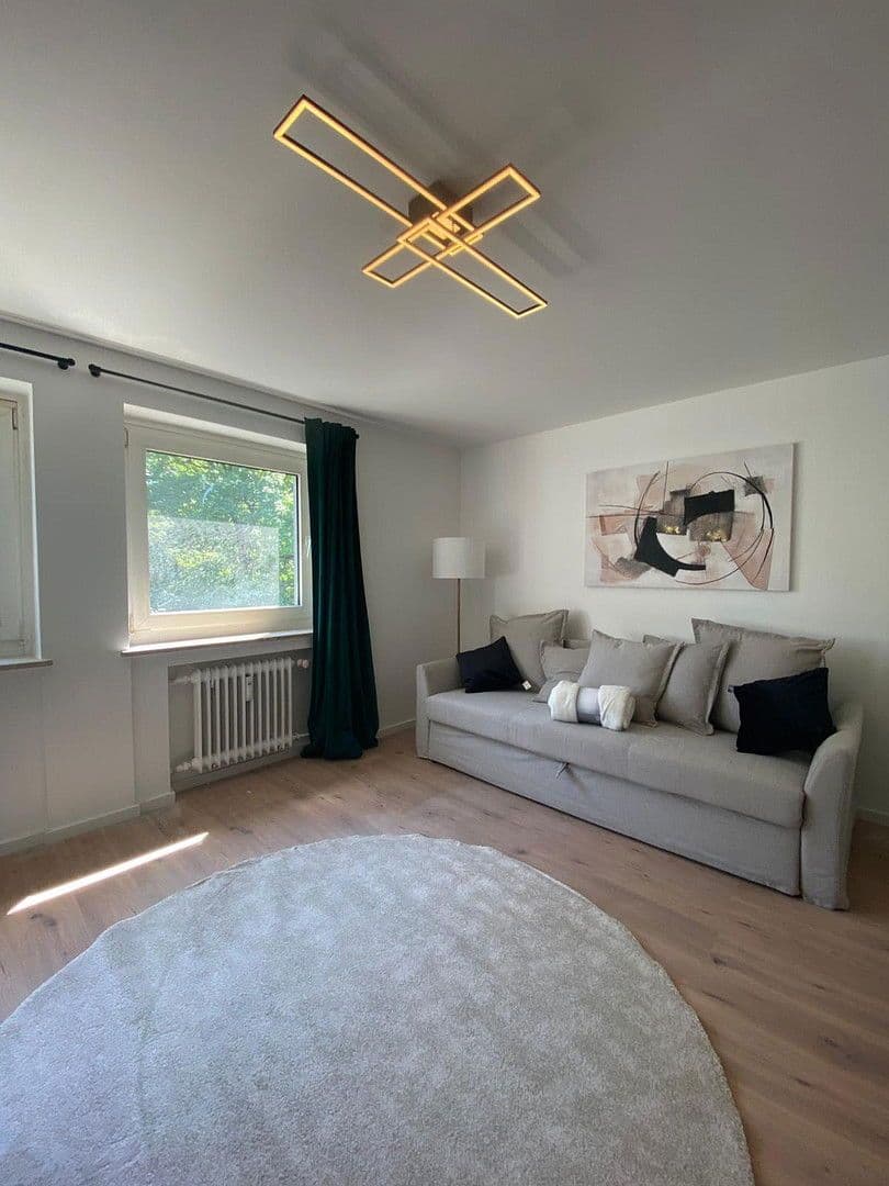 Pronájem bytu 1+1 28 m², Hans-Denzinger-Str. 19, München, Bavorsko Pronájem bytu 1+1 28 m², Hans-Denzinger-Str. 19, München, Bavorsko