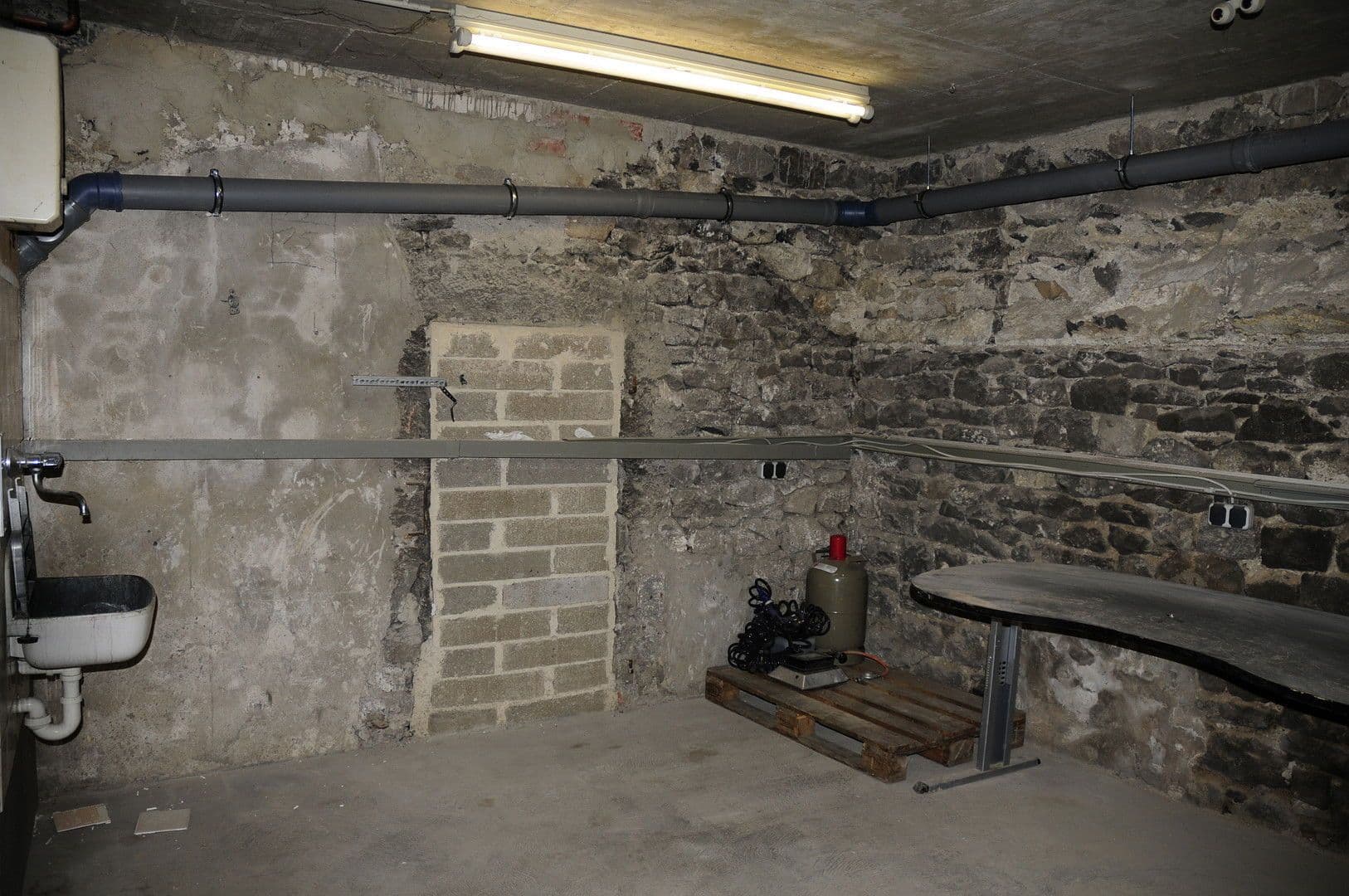 Pronájem nebytového prostoru 140 m², Saunstr.1, Mendig, Porýní-Falc Pronájem nebytového prostoru 140 m², Saunstr.1, Mendig, Porýní-Falc