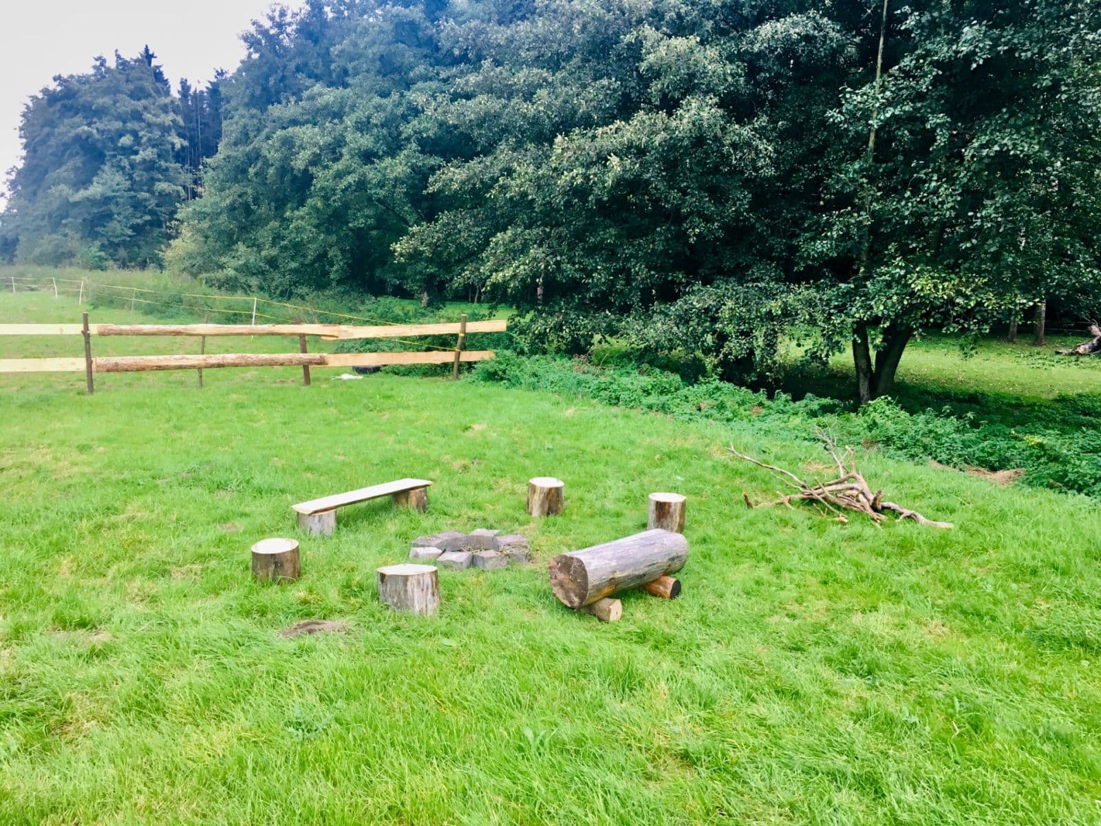 Prodej pozemku 36.000 m², Podolanka, Středočeský kraj Prodej pozemku 36.000 m², Podolanka, Středočeský kraj