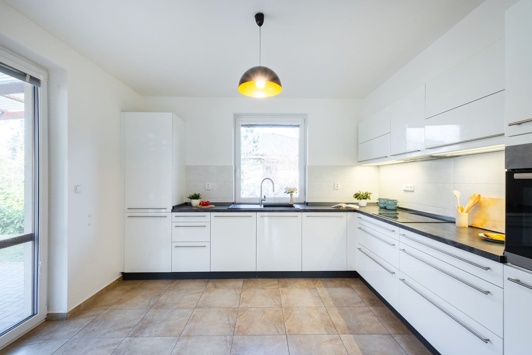 Prodej domu 127 m², pozemek 942 m², Dobříšská, Mníšek pod Brdy, Středočeský kraj Prodej domu 127 m², pozemek 942 m², Dobříšská, Mníšek pod Brdy, Středočeský kraj