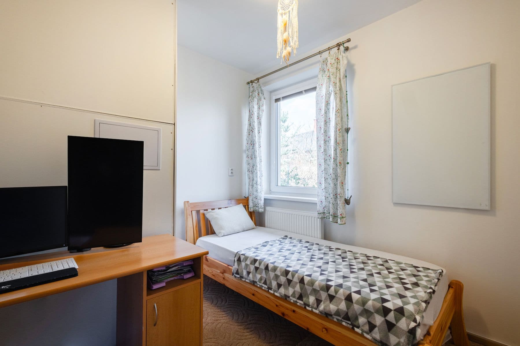 Prodej domu 127 m², pozemek 942 m², Dobříšská, Mníšek pod Brdy, Středočeský kraj Prodej domu 127 m², pozemek 942 m², Dobříšská, Mníšek pod Brdy, Středočeský kraj