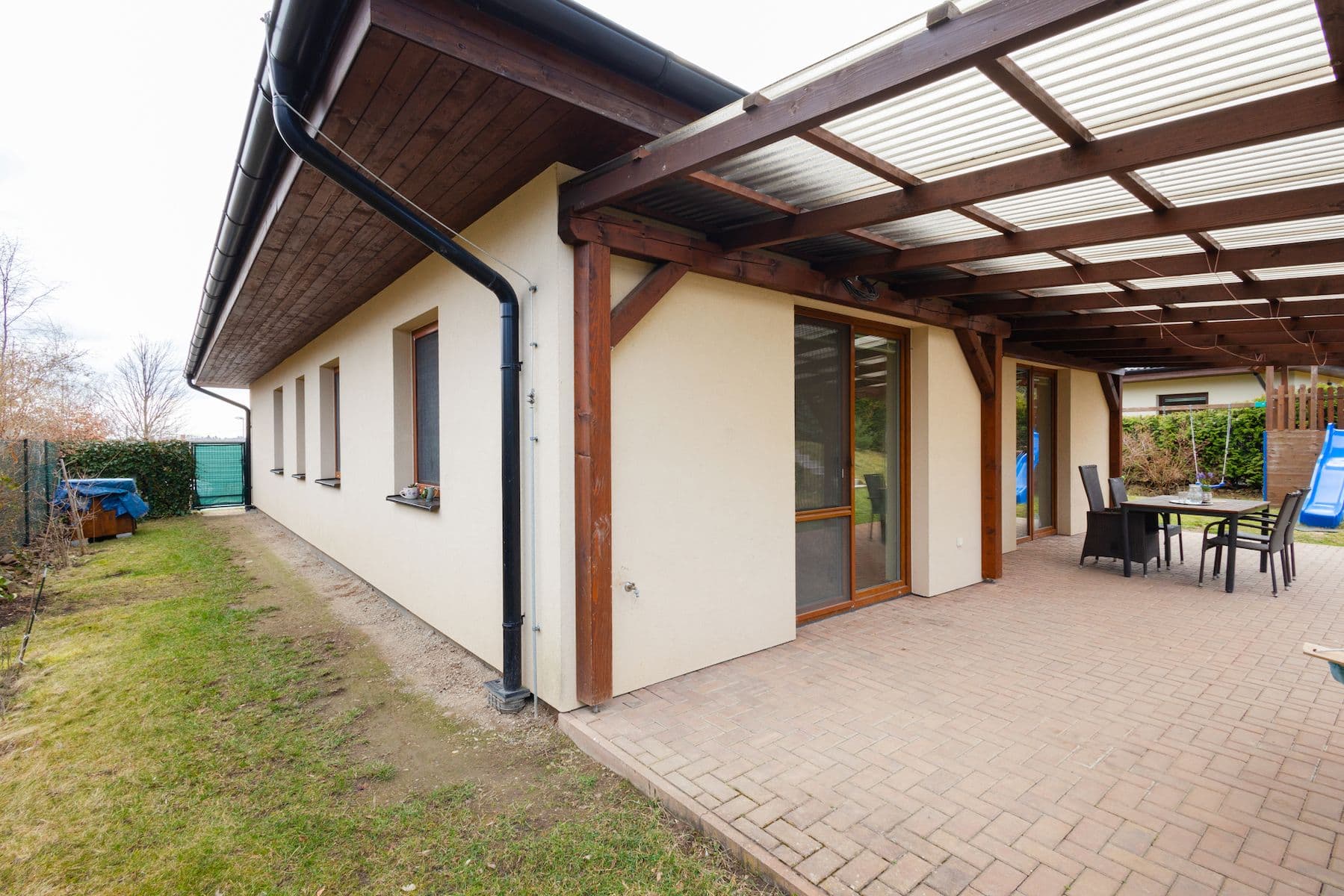 Prodej domu 127 m², pozemek 942 m², Dobříšská, Mníšek pod Brdy, Středočeský kraj Prodej domu 127 m², pozemek 942 m², Dobříšská, Mníšek pod Brdy, Středočeský kraj