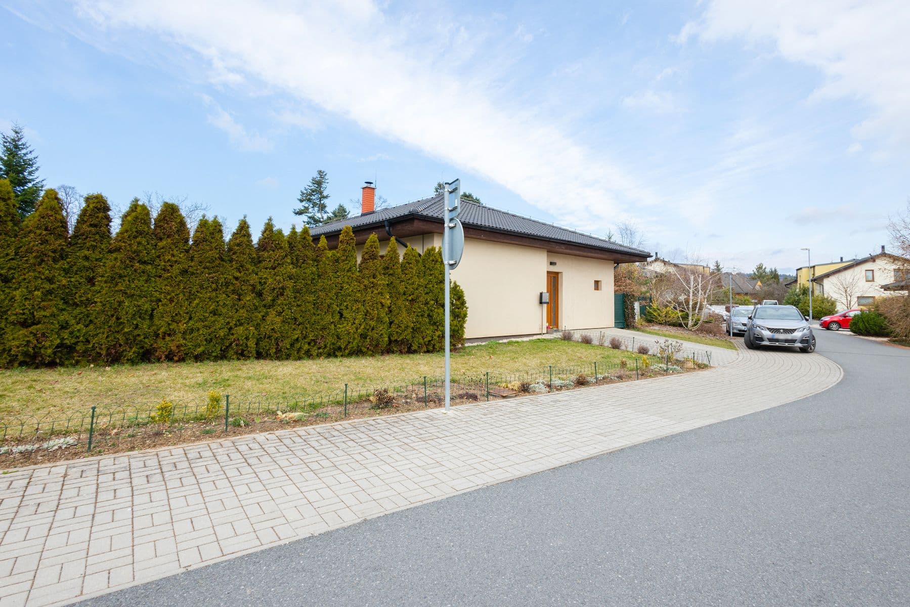 Prodej domu 127 m², pozemek 942 m², Dobříšská, Mníšek pod Brdy, Středočeský kraj Prodej domu 127 m², pozemek 942 m², Dobříšská, Mníšek pod Brdy, Středočeský kraj