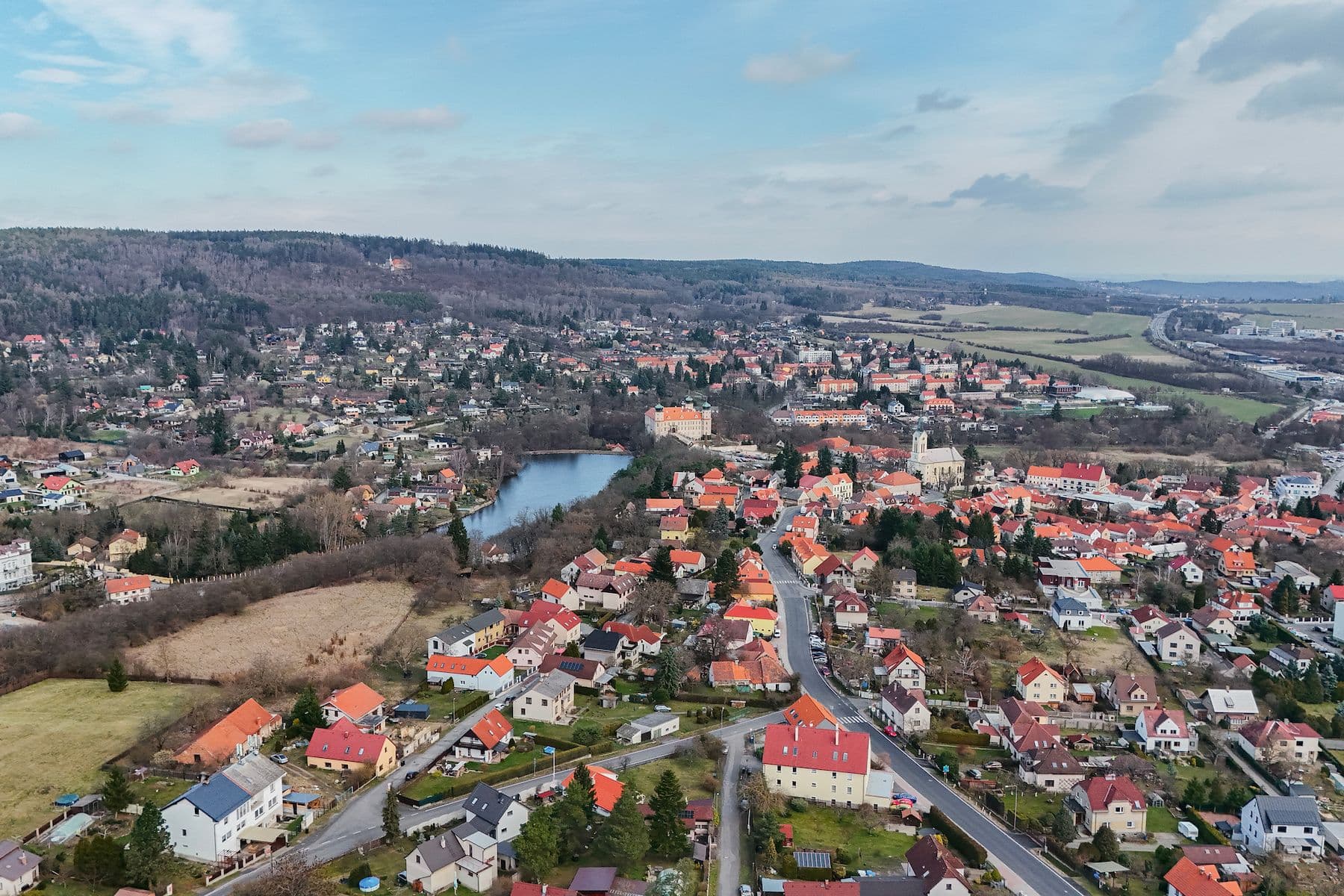 Prodej domu 127 m², pozemek 942 m², Dobříšská, Mníšek pod Brdy, Středočeský kraj Prodej domu 127 m², pozemek 942 m², Dobříšská, Mníšek pod Brdy, Středočeský kraj
