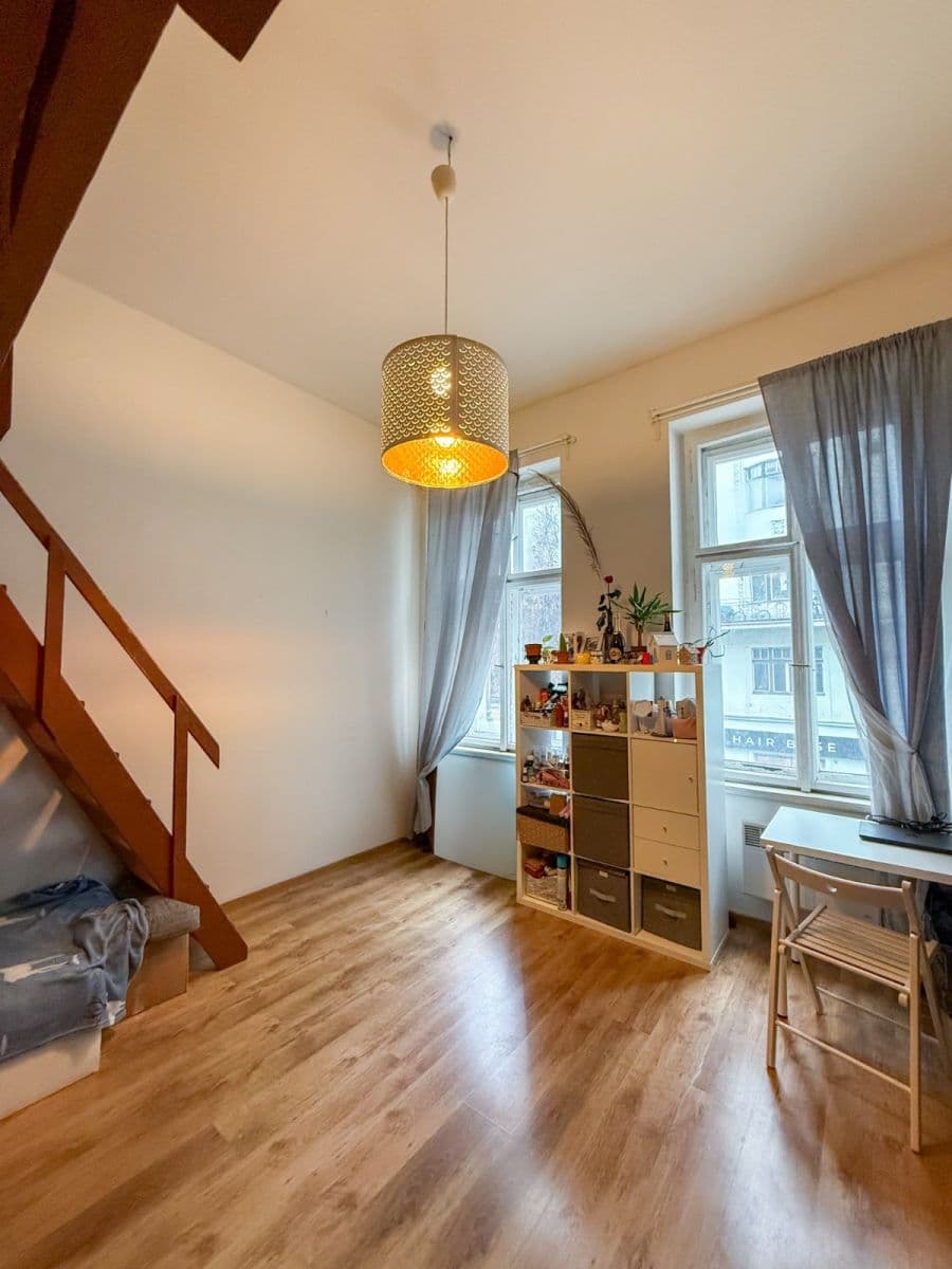 Pronájem bytu 1+1 42 m², Husitská, Praha, Praha Pronájem bytu 1+1 42 m², Husitská, Praha, Praha