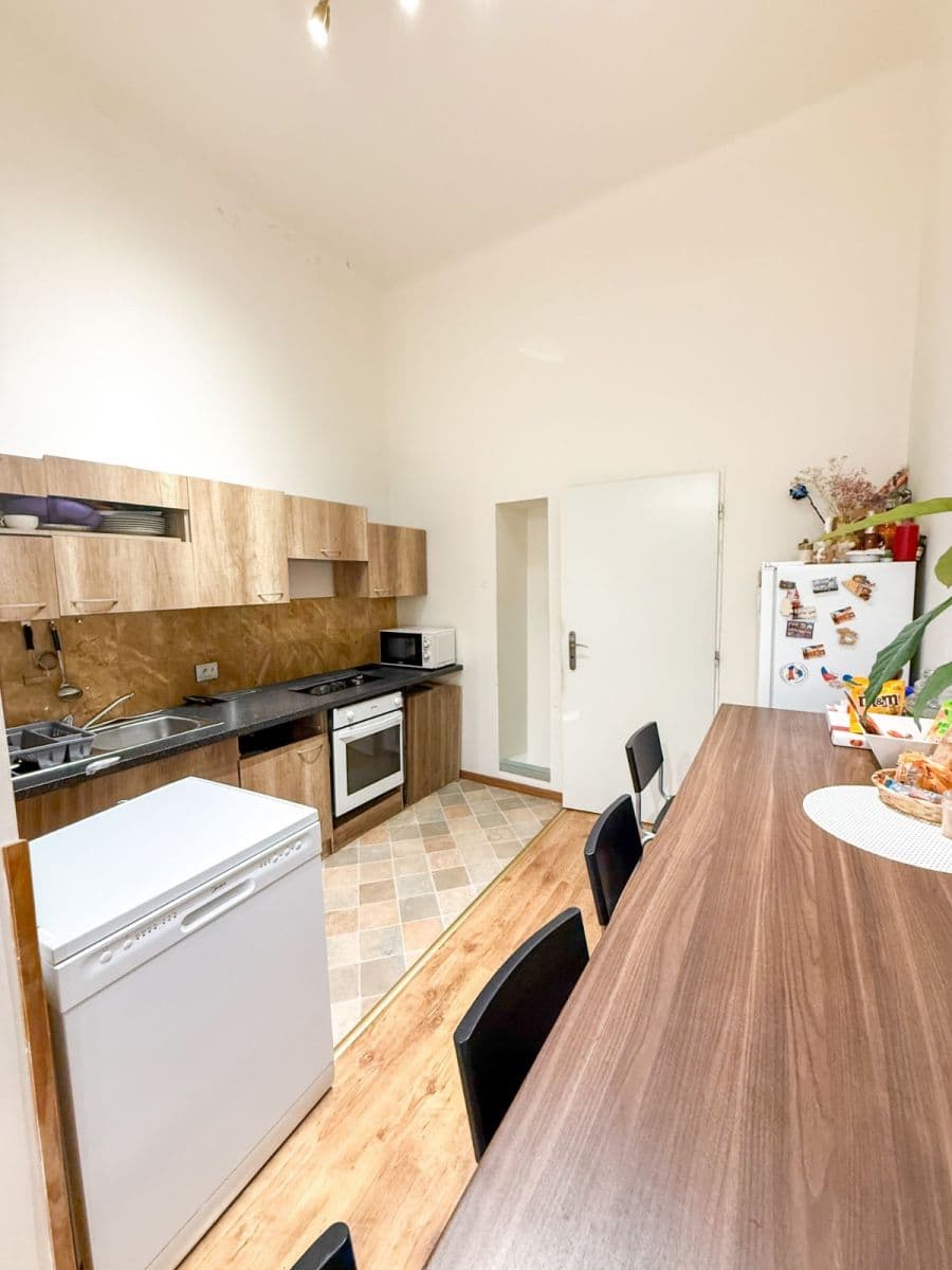 Pronájem bytu 1+1 42 m², Husitská, Praha, Praha Pronájem bytu 1+1 42 m², Husitská, Praha, Praha