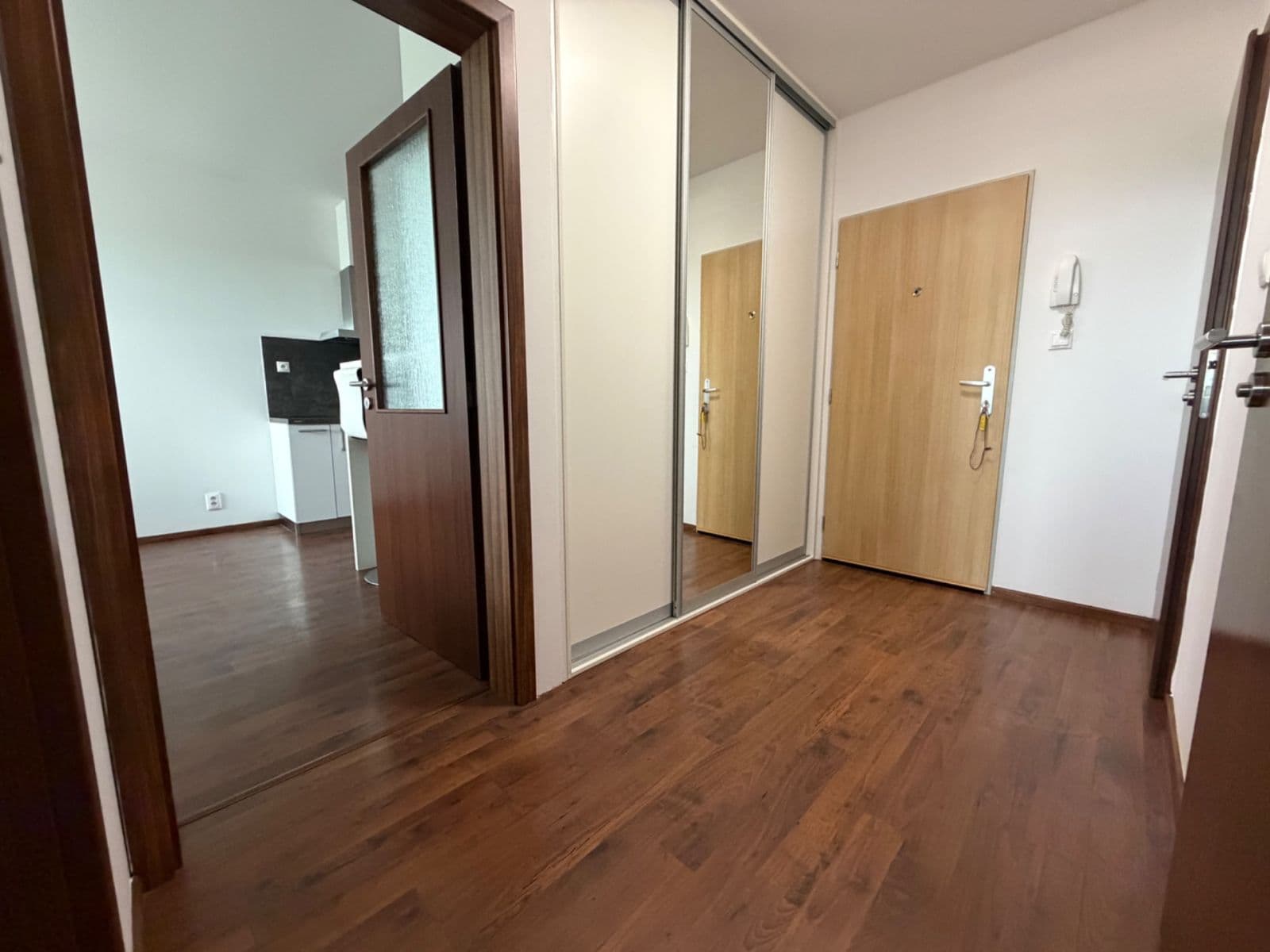 Prodej bytu 2+kk 48 m², V Honech, Klecany, Středočeský kraj Prodej bytu 2+kk 48 m², V Honech, Klecany, Středočeský kraj