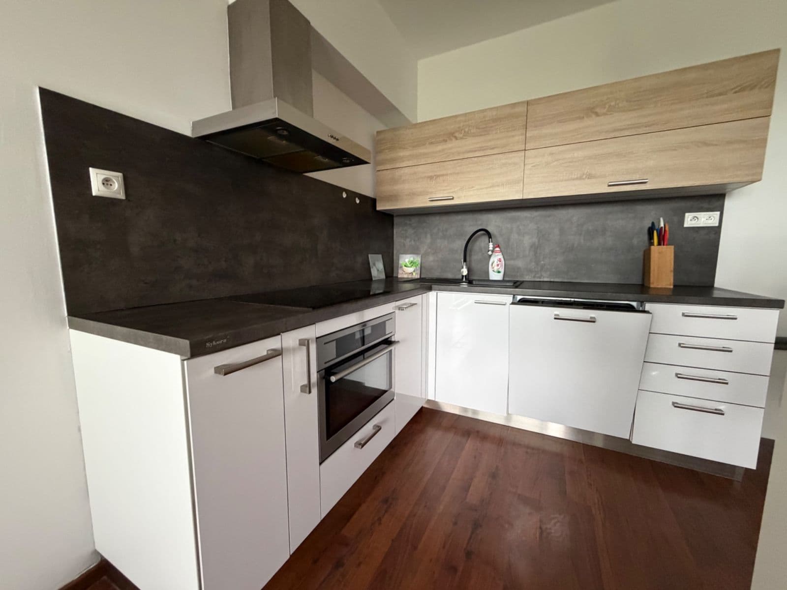 Prodej bytu 2+kk 48 m², V Honech, Klecany, Středočeský kraj Prodej bytu 2+kk 48 m², V Honech, Klecany, Středočeský kraj