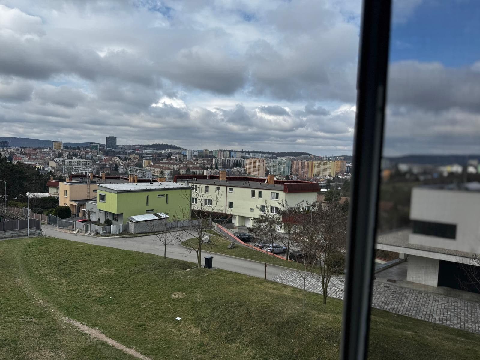 Pronájem bytu 1+kk 37 m², Högrova, Brno, Jihomoravský kraj Pronájem bytu 1+kk 37 m², Högrova, Brno, Jihomoravský kraj