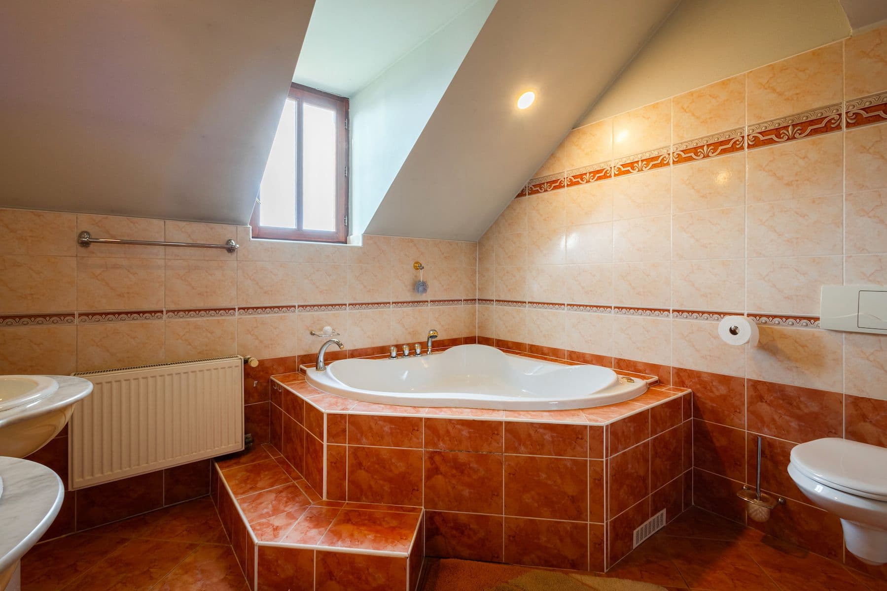 Prodej domu 378 m², pozemek 385 m², Poděbradova, Chomutov, Ústecký kraj Prodej domu 378 m², pozemek 385 m², Poděbradova, Chomutov, Ústecký kraj