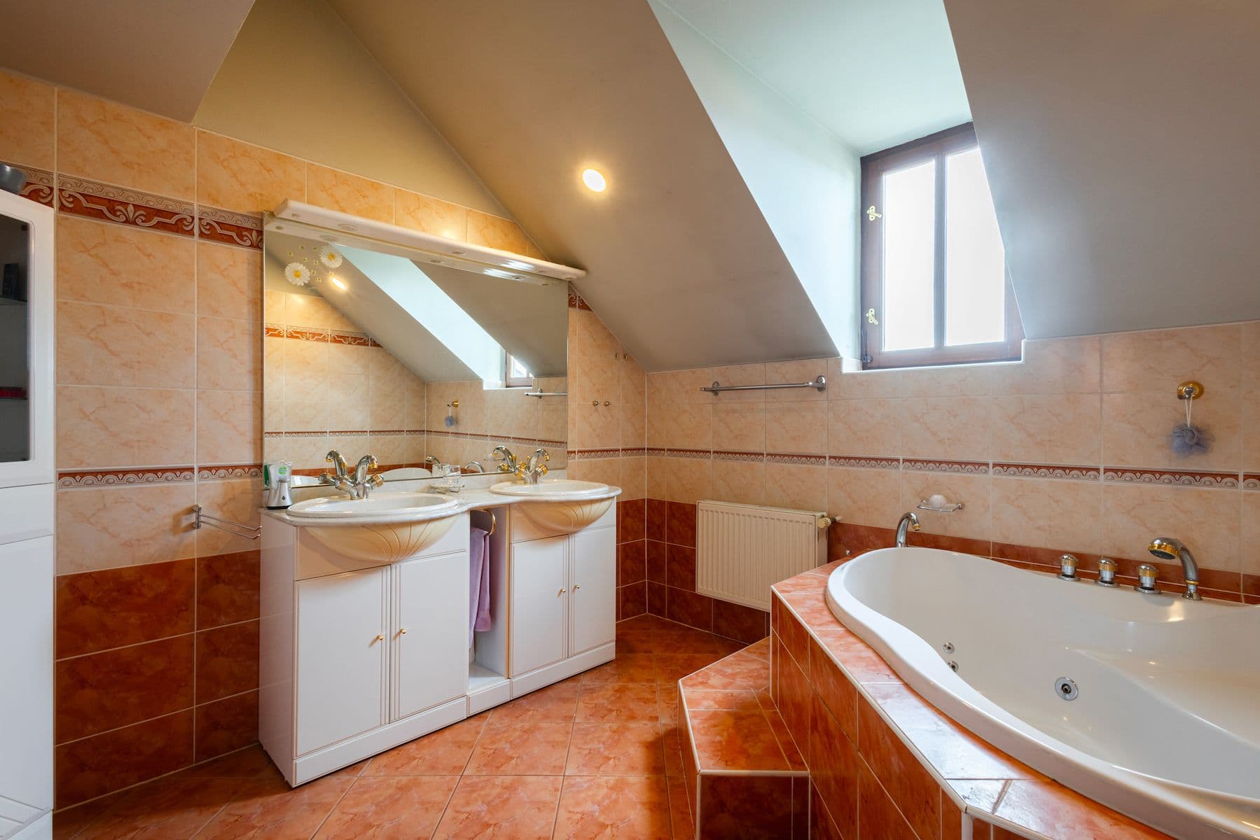 Prodej domu 378 m², pozemek 385 m², Poděbradova, Chomutov, Ústecký kraj Prodej domu 378 m², pozemek 385 m², Poděbradova, Chomutov, Ústecký kraj