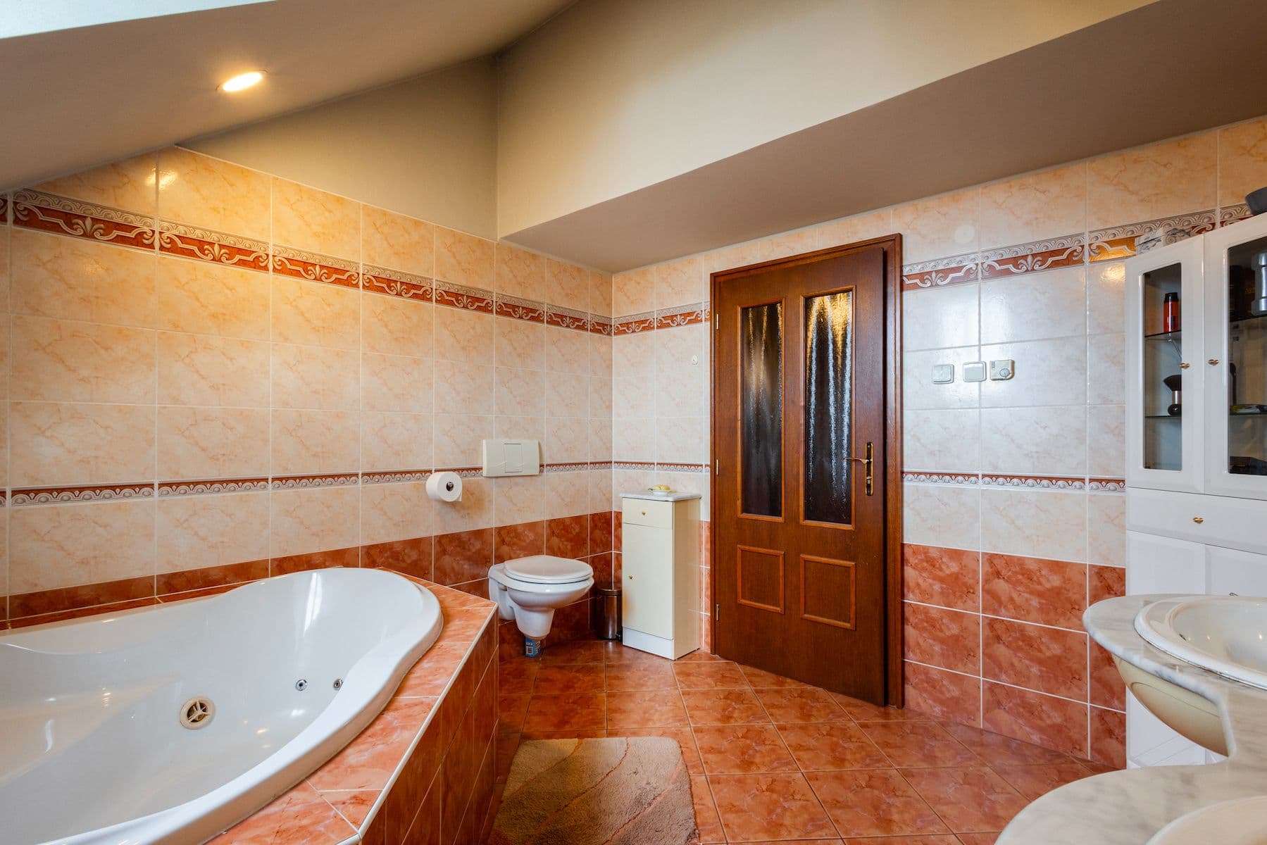 Prodej domu 378 m², pozemek 385 m², Poděbradova, Chomutov, Ústecký kraj Prodej domu 378 m², pozemek 385 m², Poděbradova, Chomutov, Ústecký kraj