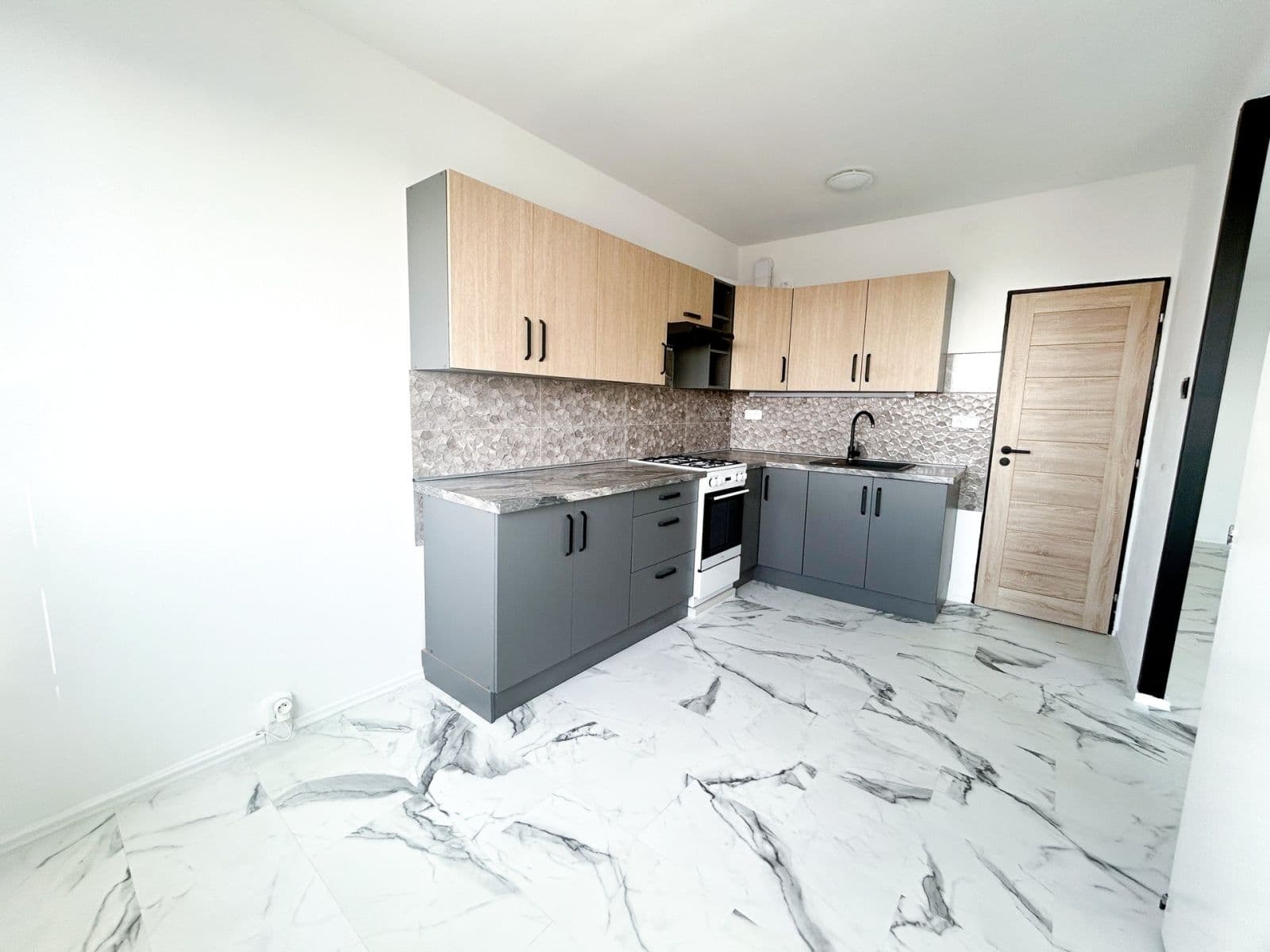 Pronájem bytu 3+1 68 m², Šiškova, Praha, Praha Pronájem bytu 3+1 68 m², Šiškova, Praha, Praha