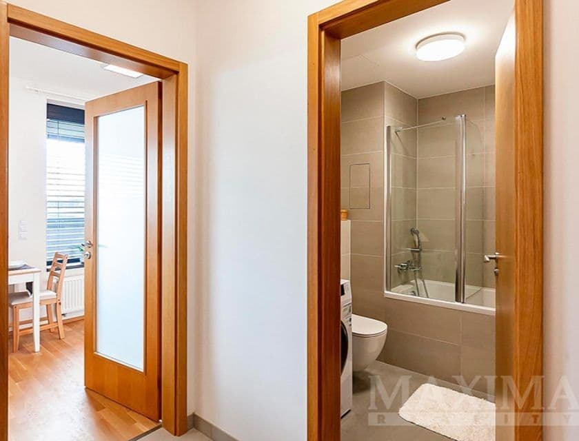 Prodej bytu 1+kk 40 m², Argentinská, Praha, Praha Prodej bytu 1+kk 40 m², Argentinská, Praha, Praha