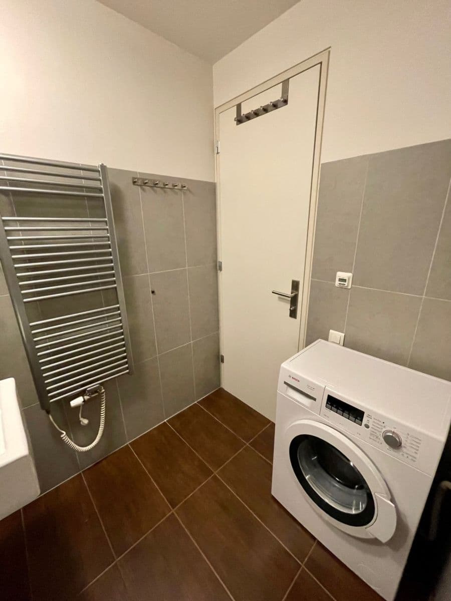 Pronájem bytu 1+kk 45 m², Šaldova, Praha, Praha Pronájem bytu 1+kk 45 m², Šaldova, Praha, Praha