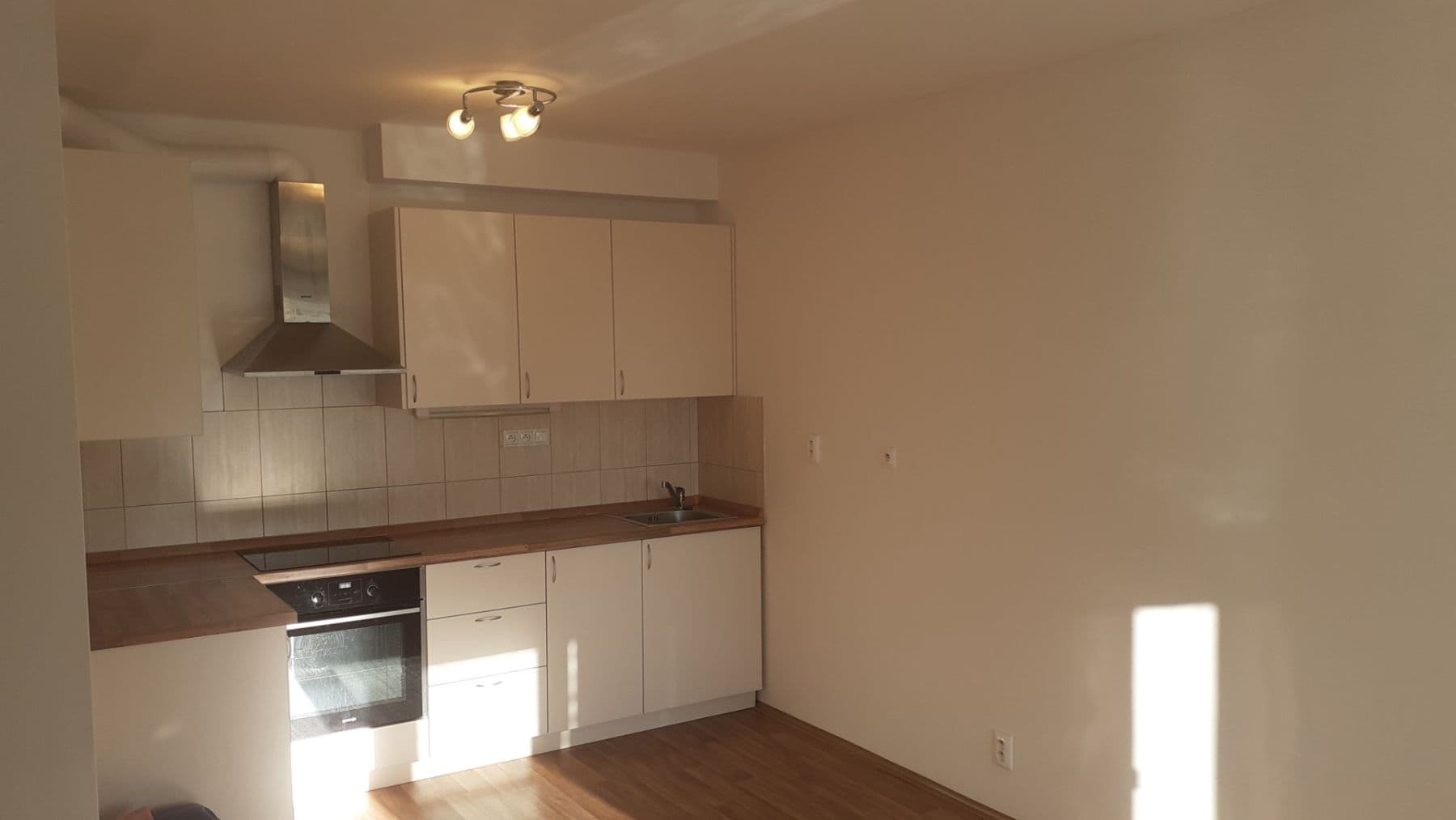 Pronájem bytu 2+kk 43 m², V Honech, Klecany, Středočeský kraj Pronájem bytu 2+kk 43 m², V Honech, Klecany, Středočeský kraj