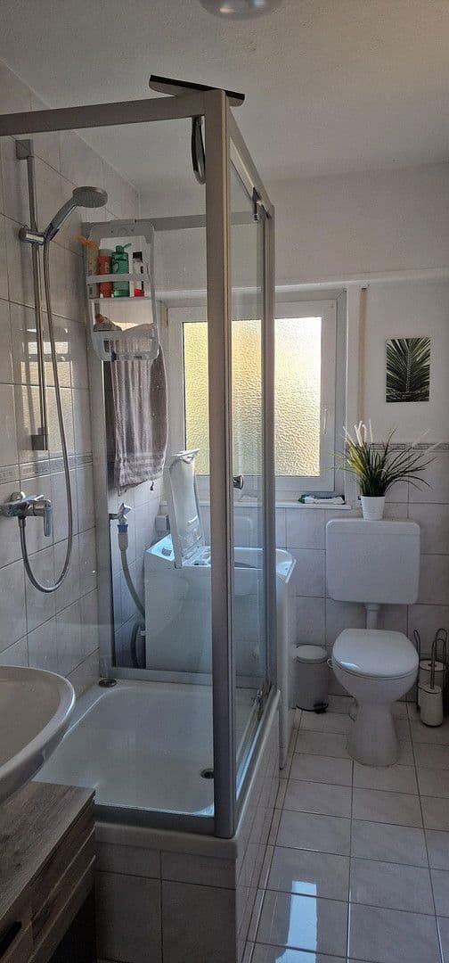 Pronájem bytu 2+1 54 m², Stuttgart-Büsnau, Bádensko-Württembersko Pronájem bytu 2+1 54 m², Stuttgart-Büsnau, Bádensko-Württembersko