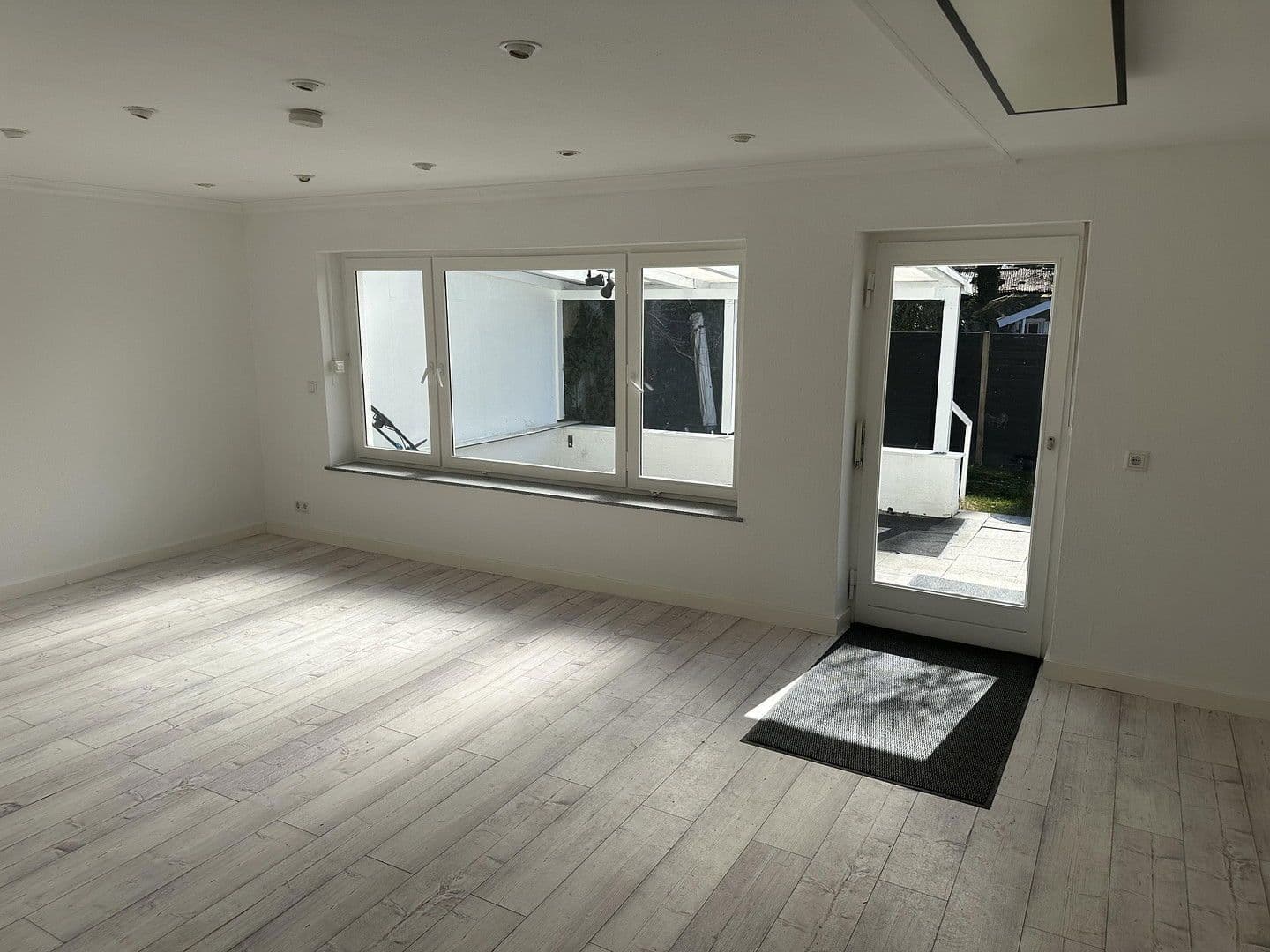 Pronájem domu 150 m², pozemek 290 m², Oberschleißheim, Bavorsko Pronájem domu 150 m², pozemek 290 m², Oberschleißheim, Bavorsko