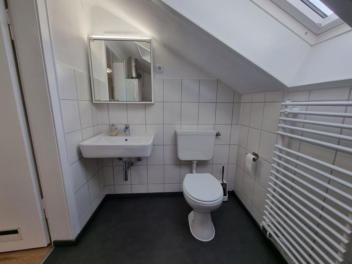 Pronájem bytu 1+1 30 m², Esslingen am Neckar, Bádensko-Württembersko Pronájem bytu 1+1 30 m², Esslingen am Neckar, Bádensko-Württembersko