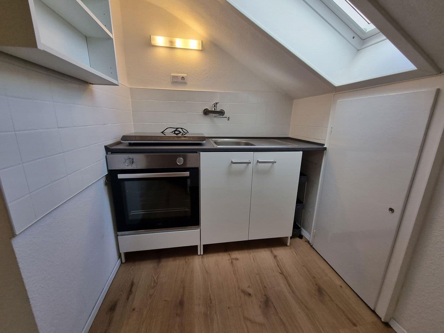 Pronájem bytu 1+1 30 m², Esslingen am Neckar, Bádensko-Württembersko Pronájem bytu 1+1 30 m², Esslingen am Neckar, Bádensko-Württembersko