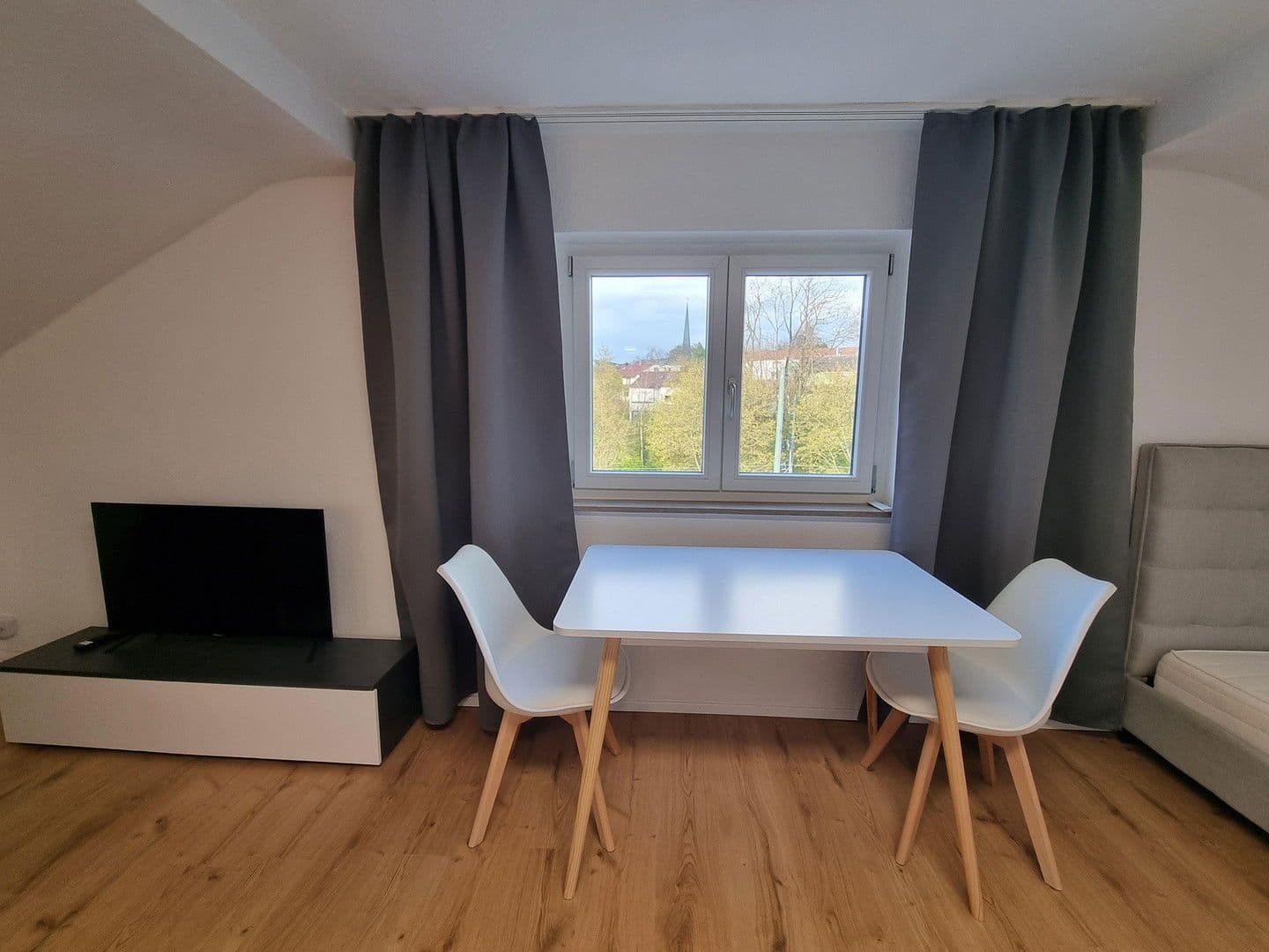 Pronájem bytu 1+1 30 m², Esslingen am Neckar, Bádensko-Württembersko Pronájem bytu 1+1 30 m², Esslingen am Neckar, Bádensko-Württembersko