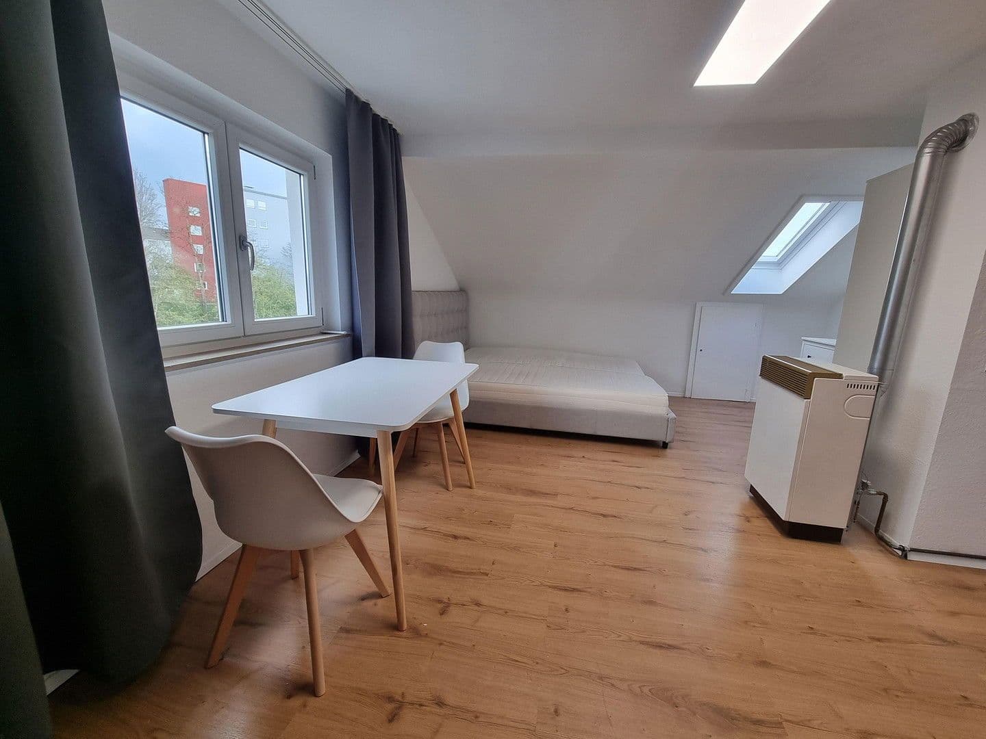 Pronájem bytu 1+1 30 m², Esslingen am Neckar, Bádensko-Württembersko Pronájem bytu 1+1 30 m², Esslingen am Neckar, Bádensko-Württembersko