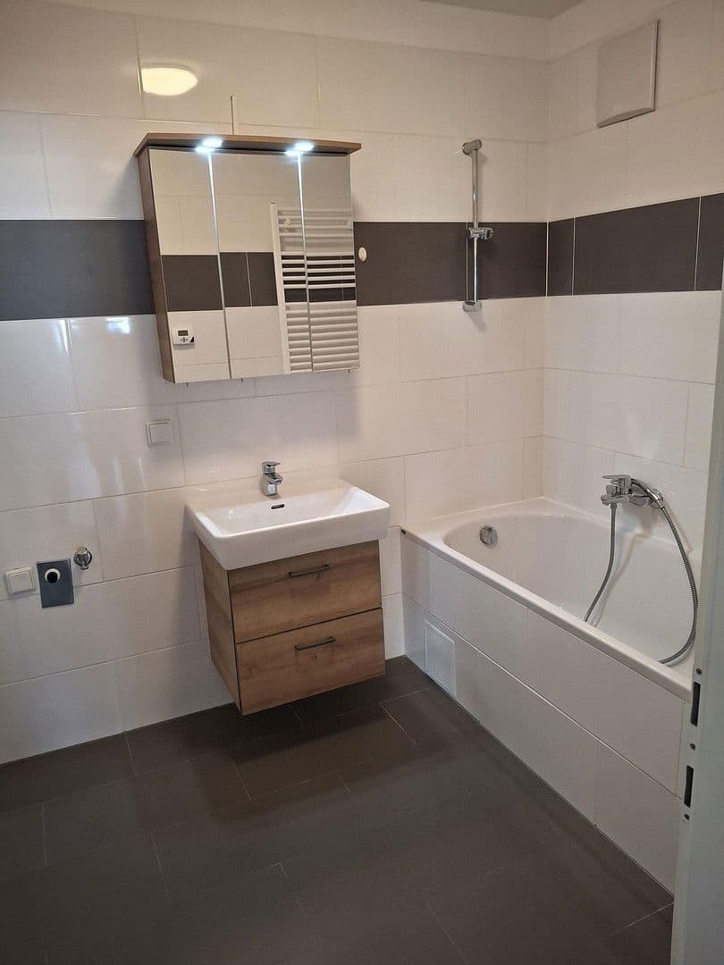 Pronájem bytu 2+kk 50 m², Bahnhofstraße 25, Pottendorf, Dolní Rakousko Pronájem bytu 2+kk 50 m², Bahnhofstraße 25, Pottendorf, Dolní Rakousko