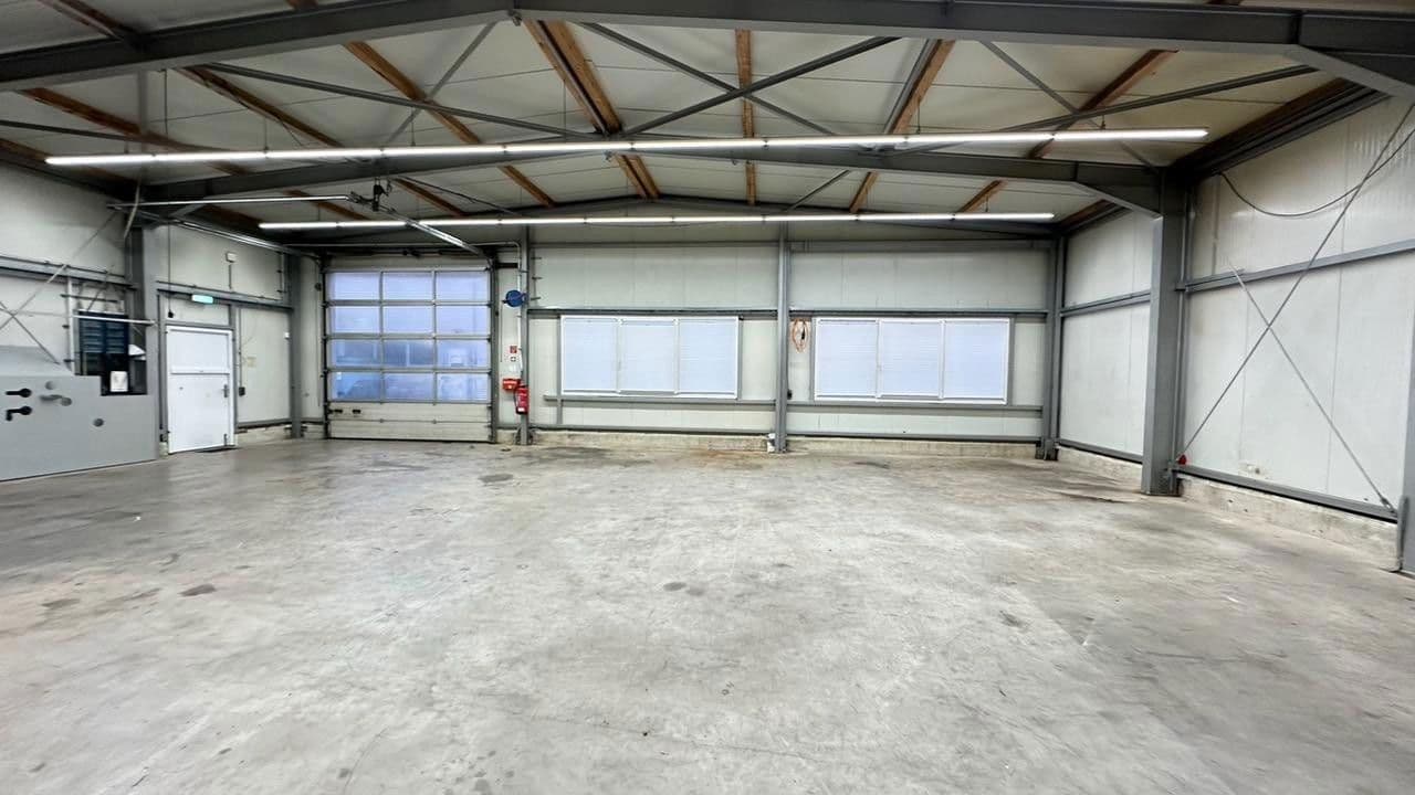 Pronájem nebytového prostoru 200 m², Fliederstrasse, Obrigheim, Bádensko-Württembersko Pronájem nebytového prostoru 200 m², Fliederstrasse, Obrigheim, Bádensko-Württembersko