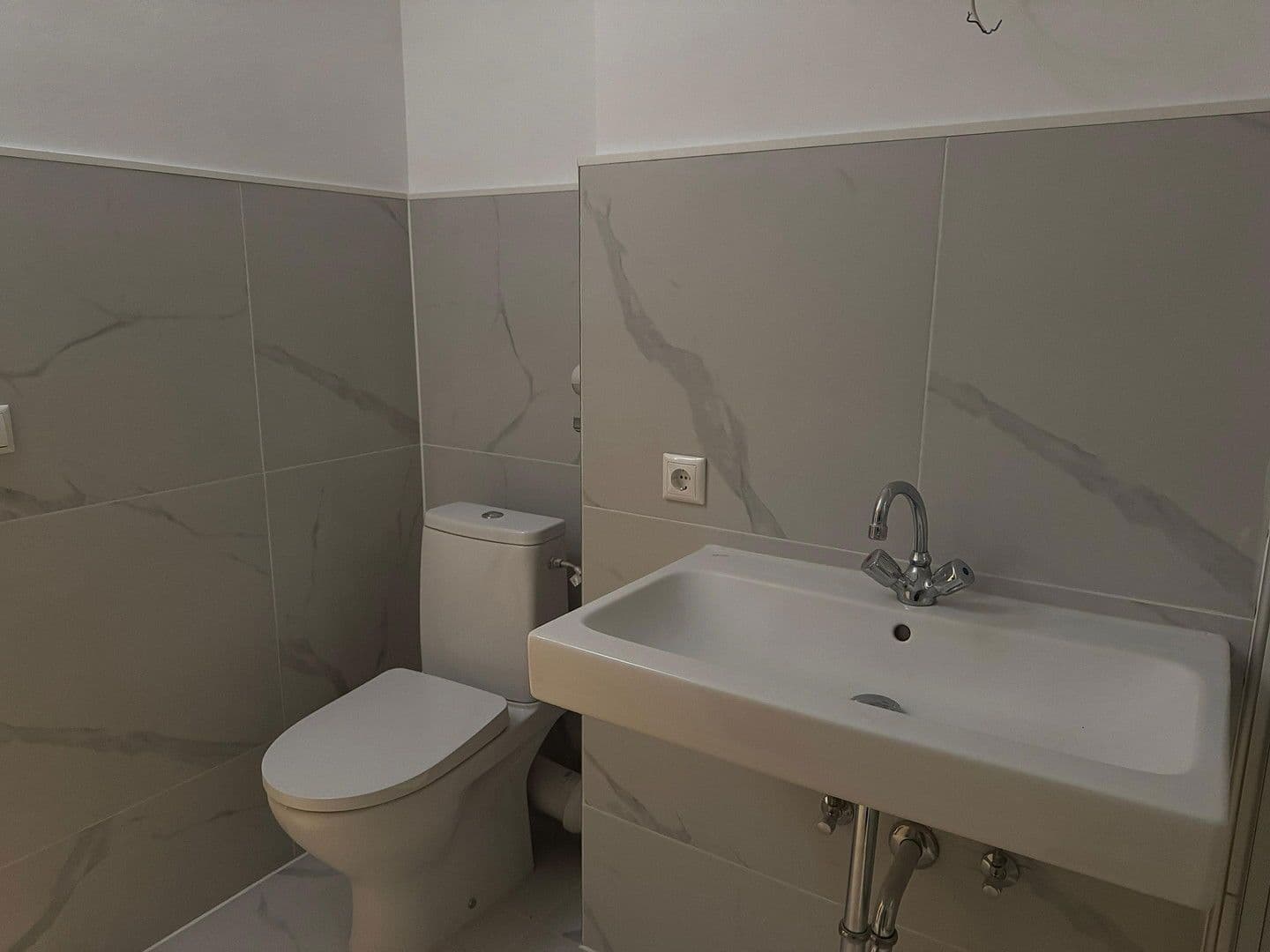 Pronájem bytu 2+1 55 m², Am Wald 11, Wiesbaden, Hessen Pronájem bytu 2+1 55 m², Am Wald 11, Wiesbaden, Hessen