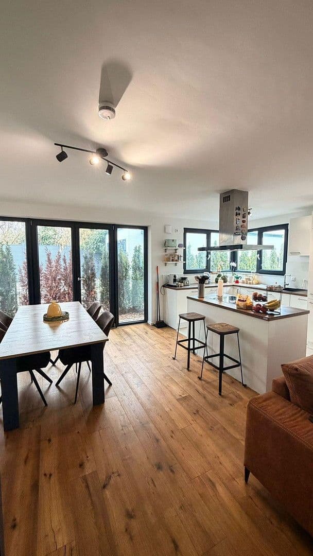 Pronájem bytu 2+1 81 m², Dorfstraße 13a, Germering, Bavorsko Pronájem bytu 2+1 81 m², Dorfstraße 13a, Germering, Bavorsko