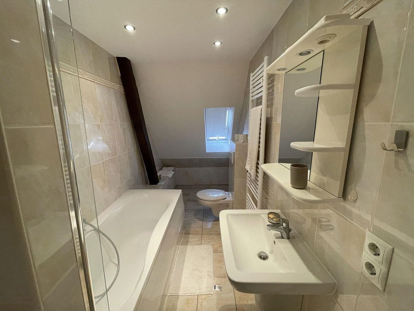 Pronájem bytu 2+1 57 m², Am Zehnt 9, Sinsheim, Bádensko-Württembersko Pronájem bytu 2+1 57 m², Am Zehnt 9, Sinsheim, Bádensko-Württembersko