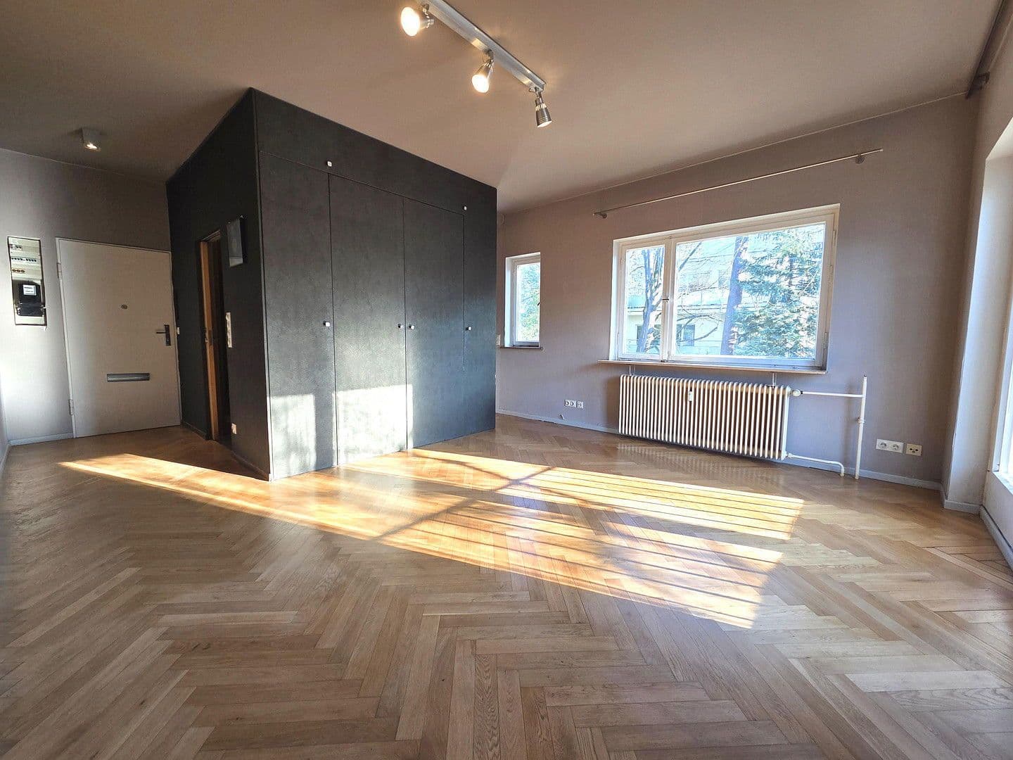 Prodej bytu 1+1 31 m², Bismarckallee 31, Berlin, Berlín Prodej bytu 1+1 31 m², Bismarckallee 31, Berlin, Berlín