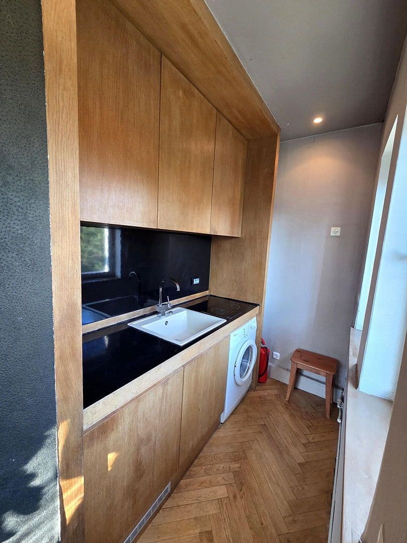 Prodej bytu 1+1 31 m², Bismarckallee 31, Berlin, Berlín Prodej bytu 1+1 31 m², Bismarckallee 31, Berlin, Berlín